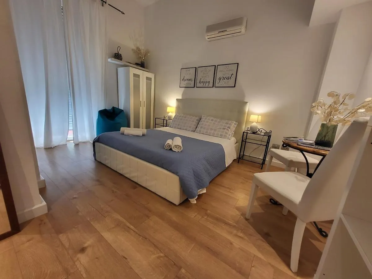 Living Cagliari Marina Bed & Breakfast